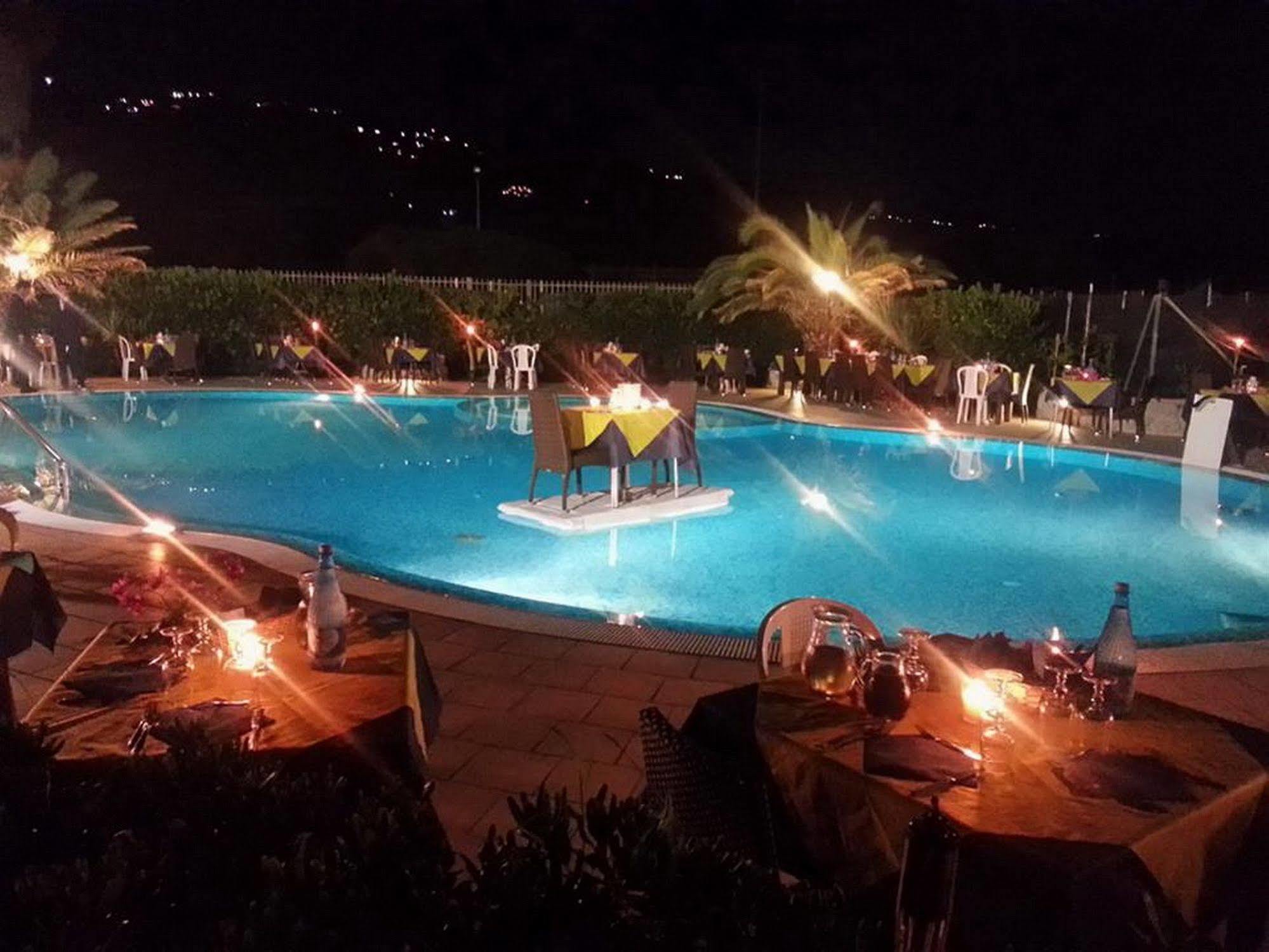 Hotel Residence Riviera Calabra ザンブローネ エクステリア 写真