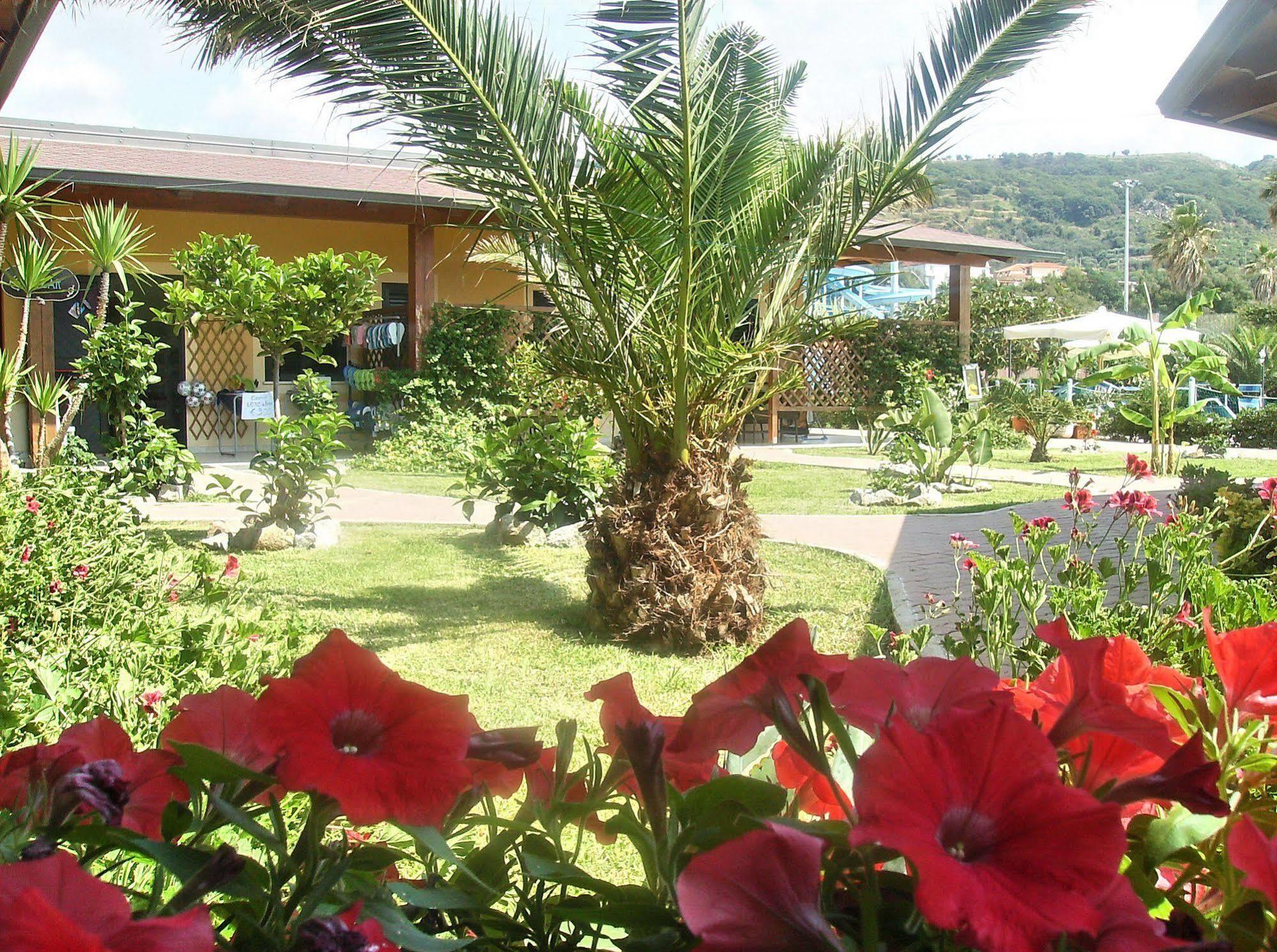 Hotel Residence Riviera Calabra ザンブローネ エクステリア 写真