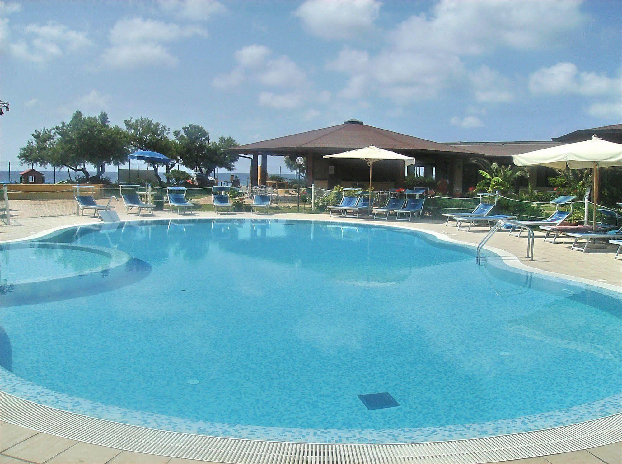 Hotel Residence Riviera Calabra ザンブローネ エクステリア 写真